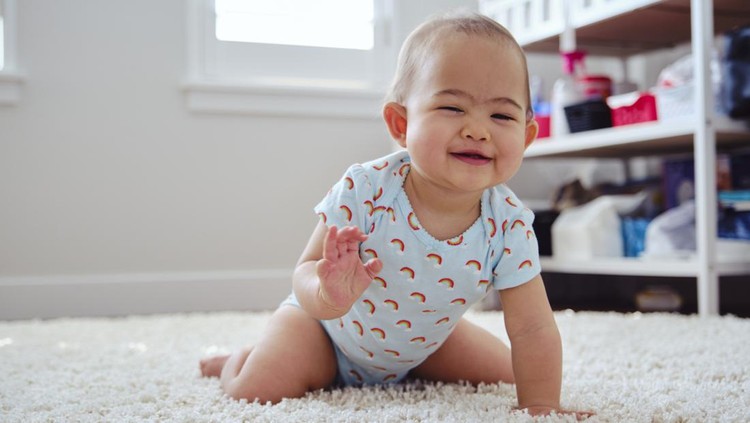 Bayi Merangkak Usia Berapa? Simak Tahapan, Gaya, dan 3 Cara Stimulasinya