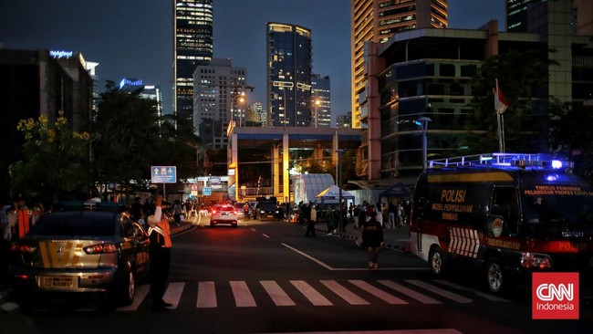 Wagub DKI Jakarta Riza Patria mengingatkan warga yang datang ke 'Citayam Fashion Week' agar tidak parkir sembarangan di sekitar lokasi.