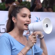 Aksi Cinta Laura Kiehl di Citayam Fashion Week, Ajak Anak Muda Jaga Lingkungan