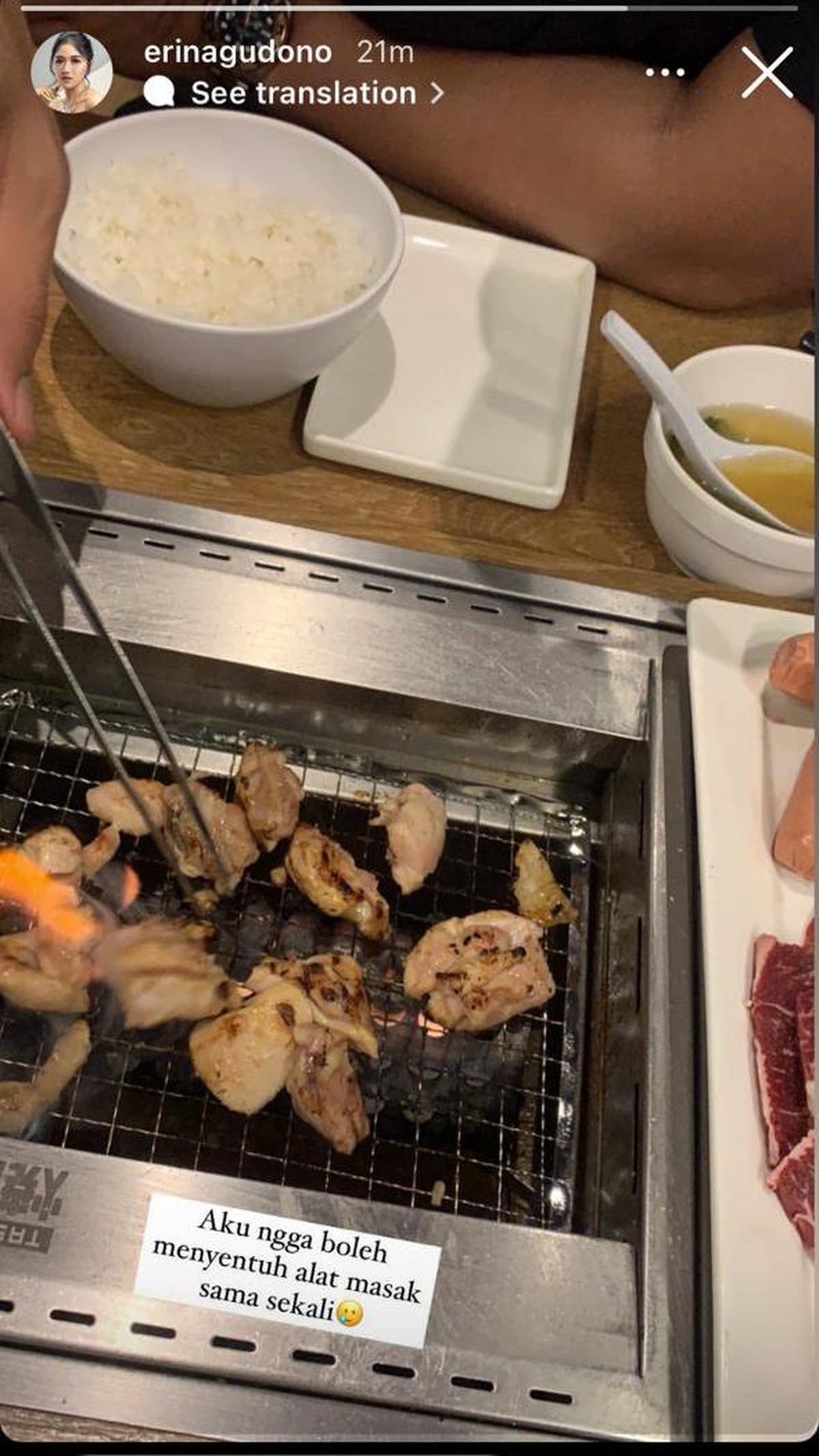 Erina Gudono mengungkapkan bahwa dirinya tidak diperbolehkan memegang tempat makanan saat bersama Kaesang&period;