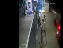 Gangster Bawa Celurit Serang-Rampas HP Buruh Pabrik di Tangerang