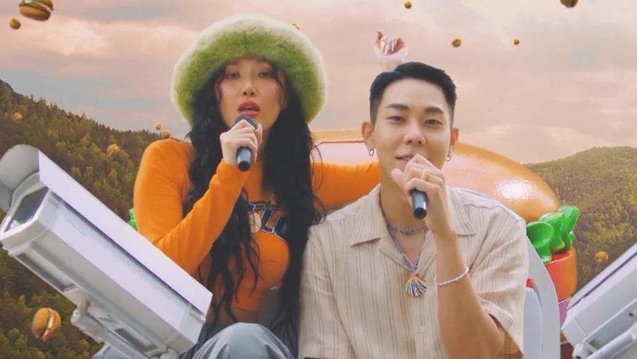 Hwasa MAMAMOO Loco