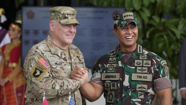 Panglima TNI Jenderal Andika Perkasa menyatakan latihan bersama TNI dengan negara-negara lain sudah dilakukan 16 kali, sama sekali tak terkait dengan China.