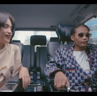 Bonge Nangis Ditagih Uang Endorse, Jeje Santai Jinjit Kendarai Skuter Matik