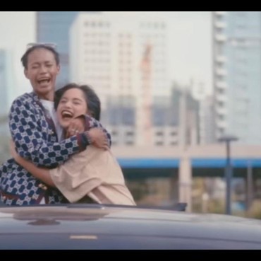 9 Gaya Jeje Slebew & Bonge Citayam Fashion Week Saat Jadi Model Video Klip