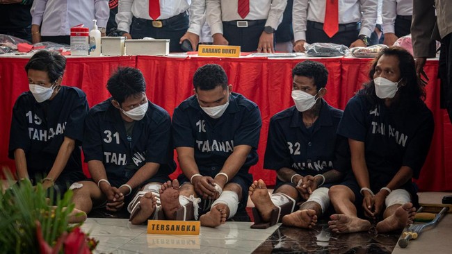 Pusat Polisi Militer TNI AD bakal mendalami asal uang ratusan juta yang diberikan Kopda Muslimin kepada komplotan penembak istrinya sendiri.