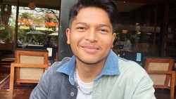 Lirik Lagu Berlabuh - Mark Natama