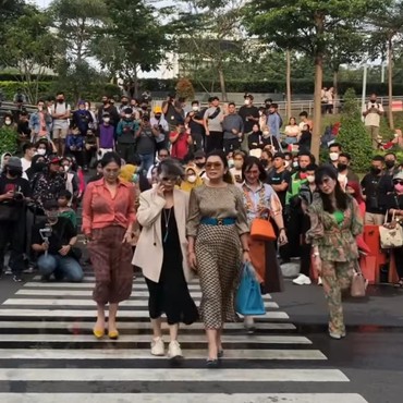 Mayangsari Cs Tenteng Tas Mewah ke Citayam Fashion Week Jadi Sorotan