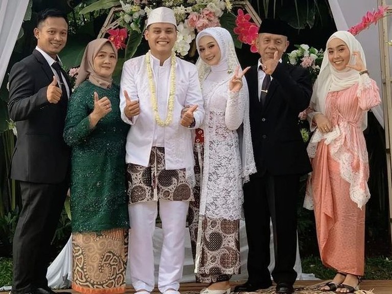 Momen Pernikahan Kakak Arumi Bachsin Momen Pernikahan Kakak Arumi Bachsin