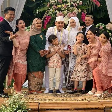 8 Foto Bahagia Penuh Haru Pernikahan Bayu Kakak Arumi Bachsin