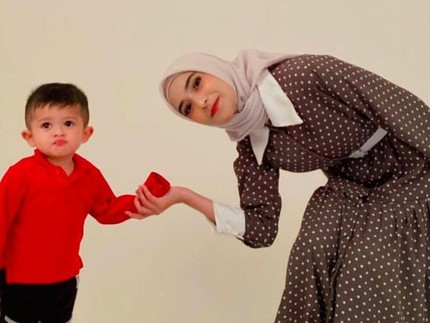 7 Potret Nadya Mustika dengan Anaknya yang Tampan dan Menggemaskan