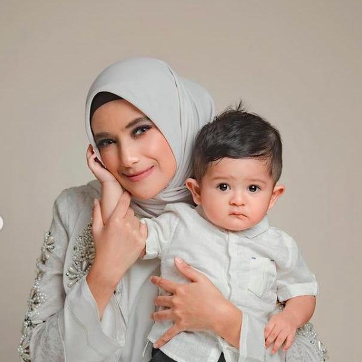 <p>Tak jarang pula, netizen memuji Syaki sebagai bayi yang tampan. (Foto: Instagram @nadya_mustika)</p>