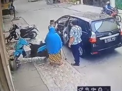 Aksi Penghipnotis Parlente Bermobil, Curi Gelang Emas Nenek di Jakut