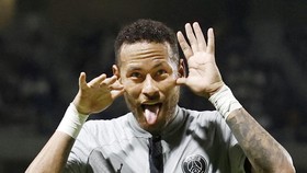 Sekelas Neymar Dituding Diving di Pramusim PSG