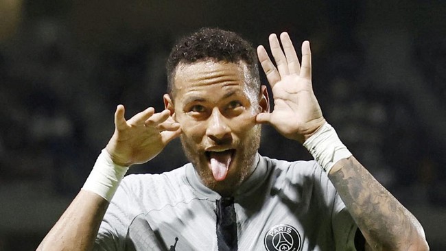 Bintang Paris Saint Germain Neymar melabrak media Brasil yang menyebutnya melakukan diving saat melawan Gamba Osaka pada laga pramusim.