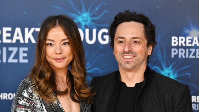 Persahabatan dua miliarder, Elon Musk dan Sergey Brin, diklaim hancur akibat perselingkuhan CEO Tesla dengan istri pendiri Google itu.