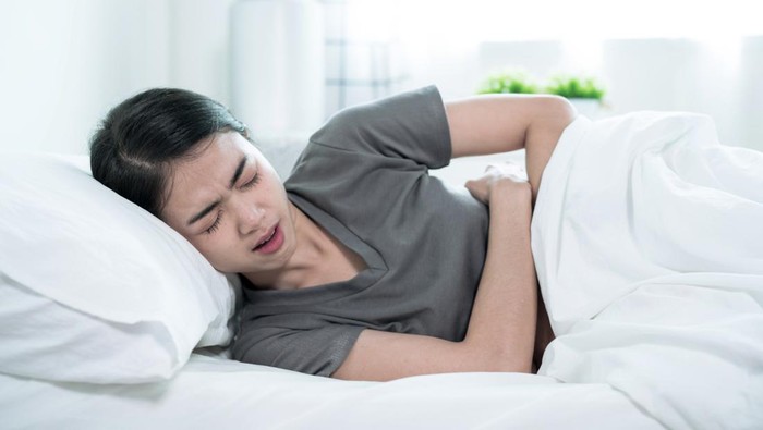 5 Kebiasaan yang Sering Dilakukan Anak Muda Ini Bisa Memicu Batu Ginjal, Beauties Wajib Waspada!