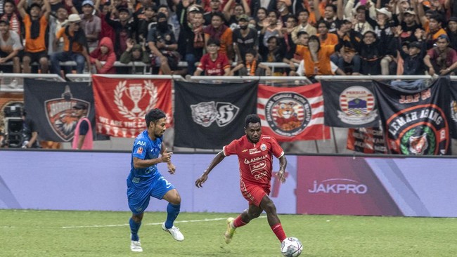 Pujian diberikan pelatih dan pemain Chonburi FC untuk Jakarta International Stadium usai laga persahabatan melawan Persija Jakarta.