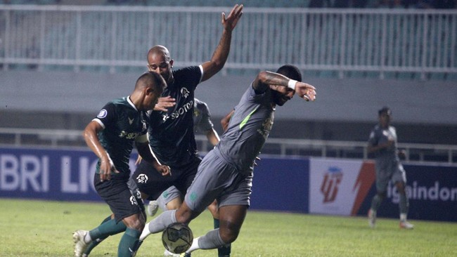 Persebaya Surabaya menelan kekalahan 0-1 dari Persikabo 1973 pada pekan pertama Liga 1 2022/2023.