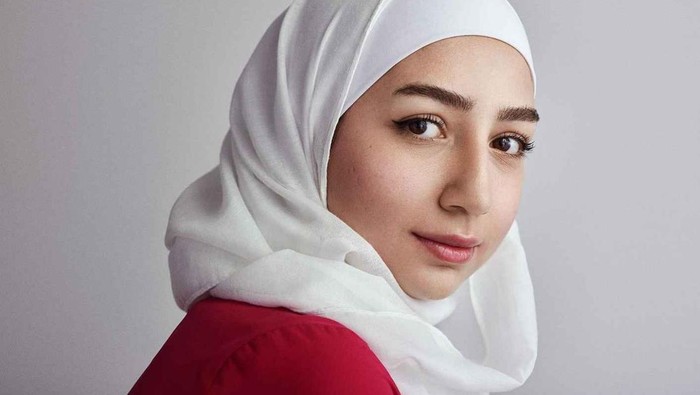 Mengenal Maya Ghazal, Perempuan Pengungsi Suriah Pertama yang Berhasil Menjadi Pilot