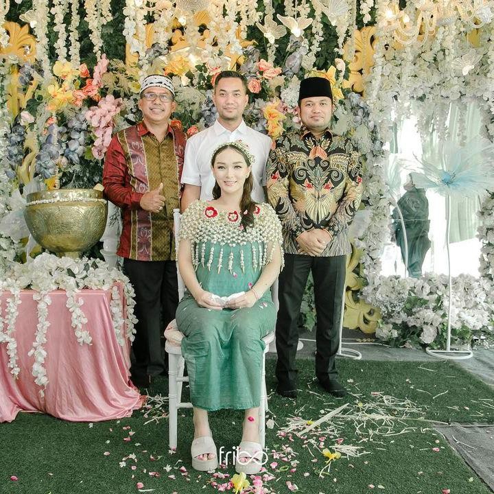 <p>Zaskia mengucapkan banyak terima kasih kepada undangan yang sudah menyempatkan diri untuk datang ke acaranya ini, Bunda. Ia juga mengucapkan terima kasih atas dukungan yang telah diberikan. (Foto: Instagram: @zaskia_gotix)</p>