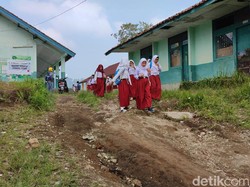 Pilu SD di Bandung Barat Hanya Punya 47 Siswa dan 3 Guru