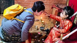 Kisah Anak Kecil yang Dilarang Menyentuh Tanah