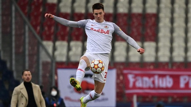 Klub Austria RB Salzburg membuat permintaan gila kepada Manchester United yang dilaporkan membidik Benjamin Sesko sebagai calon pengganti Cristiano Ronaldo.