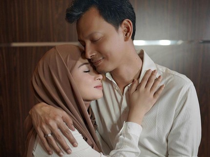 7 Potret Mesra Fedi Nuril dan Istri Jarang Diterpa Gosip, Curhat Kehebohan Punya 3 Anak
