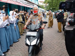 Pelajar Banjarnegara Konversi Motor BBM ke Listrik, Ganjar: Ide Bagus