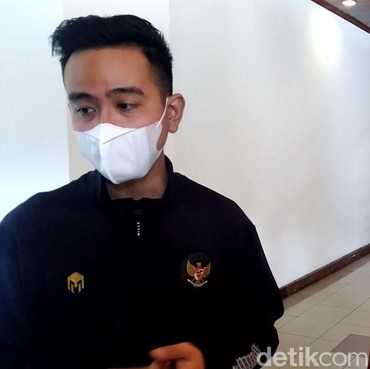 Gibran Minta Maaf Tali Bendera Putus, Paskibraka Nangis Gagal Kibarkan Merah Putih