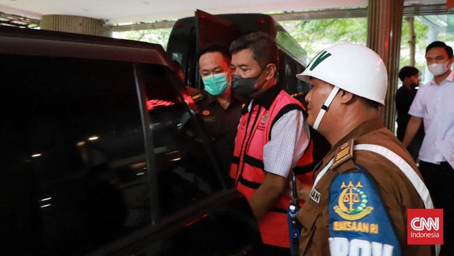 Kejaksaan Agung menetapkan empat tersangka kasus dugaan penyelewengan penggunaan dana di PT Waskita Beton Precast, Tbk. 