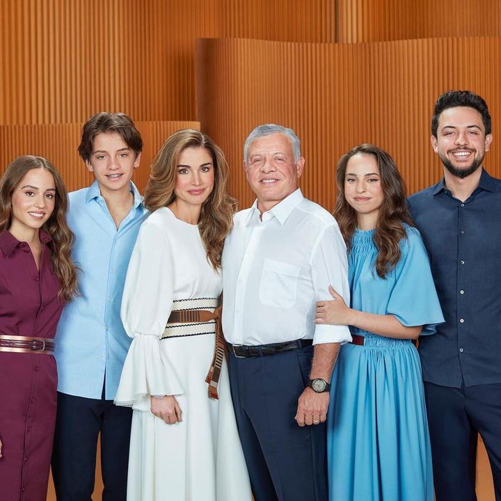 <p>Ratu Rania dari Yordania kerap mengunggah momen kebersamaan dengan keluarga tercinta lewat media sosial. Tak sedikit netizen yang memuji keluarga ini selalu terlihat kompak. (Foto: Instagram @queenrania)</p>
