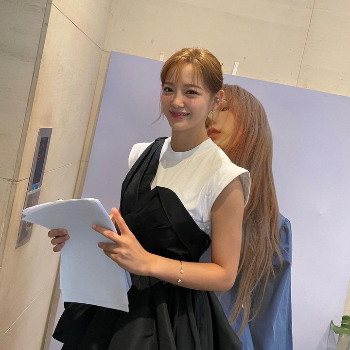 <p>Penonton setia drama Korea<em> Business Proposal</em> tentu sudah tak asing dengan wajah Kim Sejeong. Kali ini, ia bakal kembali menyapa Bunda di drakor terbaru, lho. (Foto: Instagram @clean_0828)</p>