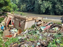 Longsor Timpa Rumah Warga di Bogor, 2 Orang Terluka