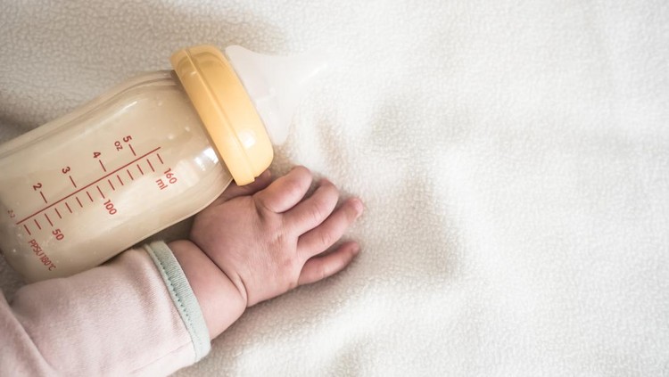 menyusui bayi menyusui bayi