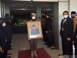 Jenazah Wakil Ketua DPRD Bandung Dimakamkan di TPU Cibangkong