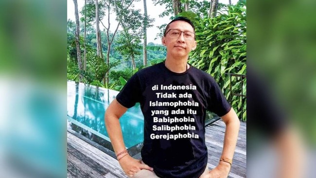 Mahfud MD menyatakan pemerintah tidak pernah menebar narasi Islamofobia, melainkan aktivis media sosial Permadi Arya alias Abu Janda yang melontarkan soal itu.