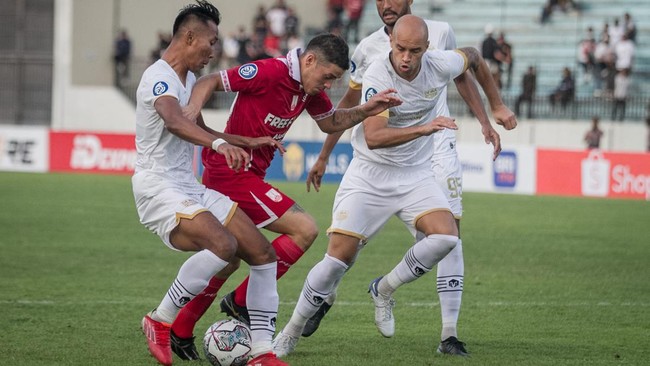 Dewa United meraih tiga poin saat menjamu PSIS Semarang dalam laga pekan ketujuh Liga 1 di Stadion Indomilk Arena, Tangerang, Senin (29/8) sore.