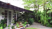 7 Potret Rumah Yuni Shara yang Teduh, Penuh Tanaman Hijau