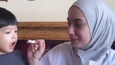 img-title Mata Putri Anne Terlihat Sembab, Ada Masalah dengan Arya Saloka?