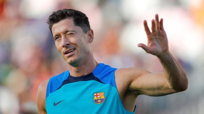 Mantan pemain timnas Jerman, Dietmar Hamann menilai Bayern Munchen jadi pihak yang untung dalam proses penjualan Lewandowski ke Barcelona.
