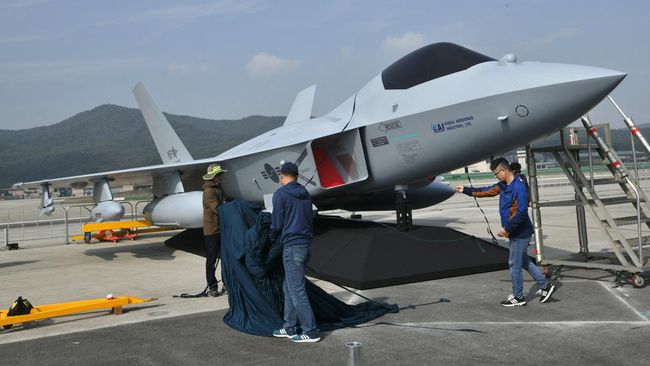 Haru Pilot Naik Jet KF-21 Berbendera Korsel-RI untuk Pertama Kali