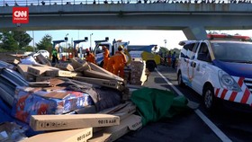 VIDEO: Truk Tabrak Truk Di Exit Tol Ngasem, 1 Orang Tewas dan 2 Luka