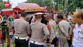 VIDEO: Polisi Gelar Olah TKP Cari Penyebab Tabrakan Odong-Odong vs KA