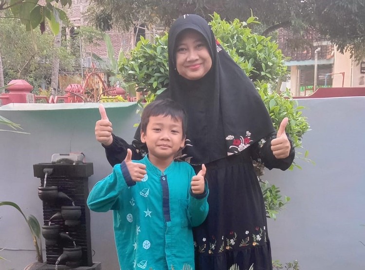Cerita Bunda Ani Sempat Kira Putranya Aneh Ternyata IQ Superior, Masuk SD Lebih Cepat Pernahkah Bunda mendengar istilah anak dengan IQ superior? Kira-kira seperti apa ya cara menanganinya? Simak cerita berikut mengenai anak dengan IQ superior.