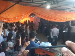 Jenazah Yoshua Dibawa Kembali ke Makam dengan Iring-iringan Ambulans