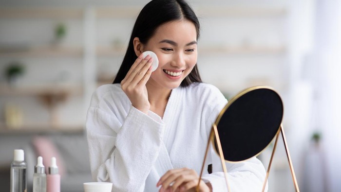 Mau Kulit Glowing Tapi Nggak Bikin Dompet Kering? Bisa Banget! Ini Caranya Menurut Para Ahli! Mau Kulit Glowing Tapi Nggak Bikin Dompet Kering? Bisa Banget! Ini Caranya Menurut Para Ahli!