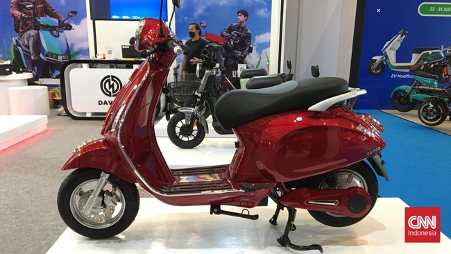 Ada tiga merek motor listrik yang diduga mengadopsi desain Vespa yakni Electro, Davigo, dan U-Winfly.