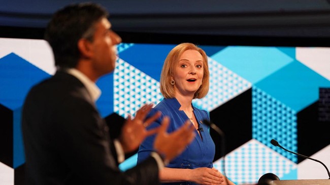 Dubes China untuk Kerajaan Inggris, Zheng Zeguang, mewanti-wanti dua calon PM Inggris, Liz Truss dan Rishi Sunak, jangan ikut-ikutan AS memusuhi negaranya.